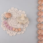 ⁦سلسلة مشبك لتعليق التيتينة في ملابس الاطفال ومنع سقوطها⁩ - الصورة ⁦7⁩