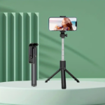 ⁦سيلفي ستيك وترايبود 2 في 1 بضوء قوي بديل للفلاش وريموت للتحكم والتصوير عن بعد قابل للطي والدوران للتحكم في الزاوية⁩ - الصورة ⁦3⁩
