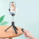 سيلفي ستيك وترايبود 2 في 1 بضوء قوي بديل للفلاش وريموت للتحكم والتصوير عن بعد قابل للطي والدوران للتحكم في الزاوية
