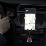 ⁦شاحن وحامل موبايل وأم بي ثري دوار بمنفذين يو اس بي للسيارة⁩ - الصورة ⁦10⁩