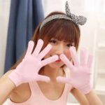 ⁦طقم شراب وجوانتي جل لعلاج تشققات وخشونة وجفاف القدم واليد بزيوت وفيتامينات للتغذية والتنعيم⁩ - الصورة ⁦3⁩