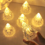 ⁦شمعة شجرة الكريسماس مضيئة بدون لهب لتجديد ديكور المنزل وإضفاء اجواء رومانسية هادئة من الاكليريك ​⁩ - الصورة ⁦5⁩