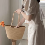 ⁦شنط هاند ميد للخروج والرحلات والبحر بيد طويلة بالوان مختلفة⁩ - الصورة ⁦7⁩