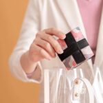 ⁦شنطة تسوق وسفر جامبو لحمل جميع المشتريات والمتعلقات قابلة للطي بيد لسهولة الحمل باشكال مختلفة⁩ - الصورة ⁦4⁩