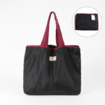 ⁦شنطة تسوق وسفر جامبو وتربروف لحمل جميع المشتريات والمتعلقات الشخصية برباط ويد لسهولة الحمل بألوان مختلفة⁩ - الصورة ⁦6⁩