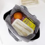 ⁦شنطة لانش بوكس حرارية لحفظ الطعام والمشروبات للشغل والمدرسة والرحلات ب 2 جيب خارجي ويد لسهولة الحمل⁩ - الصورة ⁦6⁩