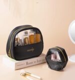 ⁦شنطة ومنظم جلد وتربروف للميك اب وادوات العناية بالشعر والبشرة بجزء شفاف لسهولة رؤية المحتويات⁩ - الصورة ⁦5⁩