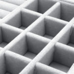 ⁦صندوق لتنظيم الاكسسورات والمجوهرات قطيفة بغطاء محكم الغلق⁩ - الصورة ⁦6⁩