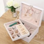 ⁦صندوق منظم اكسسوارات ومجوهرات 2 دور جلد بمفتاح للحفاظ علي المحتويات⁩ - الصورة ⁦11⁩