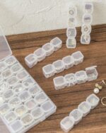 ⁦صندوق منظم وحامل للاكسسورات والادوية 56 فتحة مقسم مجموعات قابلة للفصل لسهولة الحمل في الشنط وقت الخروج والسفر⁩ - الصورة ⁦2⁩