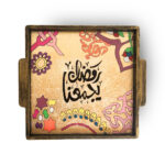 ⁦صينية تقديم مربعة خشب بكلمات تراثية ويد لسهولة الحمل⁩ - الصورة ⁦4⁩