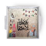 ⁦صينية تقديم مربعة خشب بكلمات تراثية ويد لسهولة الحمل⁩ - الصورة ⁦5⁩