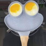 ⁦طاسة الومنيوم طبقة جرانيت غير لاصق 3 اقسام علي شكل ضفدع للبيض والسوسيس⁩ - الصورة ⁦6⁩