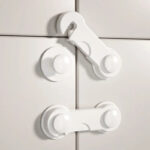 ⁦طقم أقفال أمان لسلامة الأطفال قطعتين لغلق الثلاجة والخزائن والابواب والدواليب والأدراج⁩ - الصورة ⁦3⁩