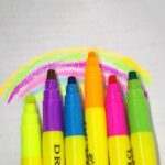 ⁦طقم أقلام هايلايتر لتحديد وتظليل الكلمات اثناء الدراسة والعمل 6 قطع⁩ - الصورة ⁦7⁩