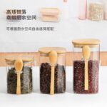 ⁦طقم برطمانات زجاج 3 قطع معالق خشب‎ ‎مقاسات مختلفه ‏لحفظ الشاي والسكر والقهوة والنسكافيه والتوابل⁩ - الصورة ⁦4⁩