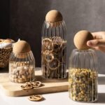 ⁦طقم برطمانات زجاج شفاف 3 قطع باحجام مختلفة وغطاء كروي لحفظ وتخزين الحبوب والبقوليات والتوابل⁩ - الصورة ⁦7⁩