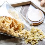 ⁦طقم برطمانات زجاج قطعتين لحفظ وتنظيم الشاي والسكر والقهوة مقاسات مختلفه غطاء خشب محكم الغلق⁩ - الصورة ⁦2⁩