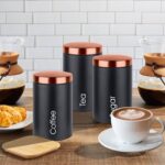 ⁦طقم برطمانات معدن 3 قطع لحفظ وتنظيم الشاي والسكر والقهوة بغطاء باللون الجولد محكم الغلق⁩ - الصورة ⁦9⁩