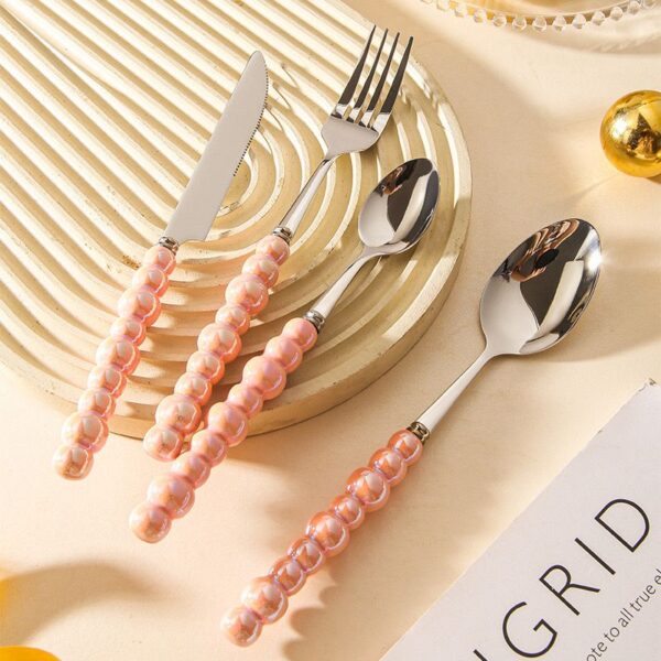 طقم تقديم طعام 4 قطع معلقتين بمقاس مختلف وشوكة وسكينة بمقبض سيراميك شكل بابلز باللون البينك