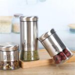 ⁦طقم توابل 3 قطع بمقاسات مختلفة لحفظ وتنظيم الفلفل والملح والشطة من الزجاج والاستانليس⁩ - الصورة ⁦10⁩