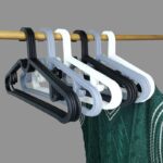 ⁦طقم شماعات 10 قطع لتعليق التيشرتات والقمصان والبناطيل من البلاستيك⁩ - الصورة ⁦6⁩