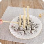 ⁦طقم شوك خشب 100 قطعة لتناول الفواكه والجبن والزلابيا والمقبلات للإستخدام مرة واحدة⁩ - الصورة ⁦9⁩