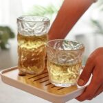 ⁦طقم كوبايات 6 قطع زجاج شفاف منقرش لشرب وتقديم المشروبات الباردة والساخنة للضيوف بشكل شيك⁩ - الصورة ⁦2⁩