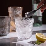 ⁦طقم كوبايات 6 قطع زجاج شفاف منقرش لشرب وتقديم المشروبات الباردة والساخنة للضيوف بشكل شيك⁩ - الصورة ⁦6⁩