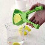 عصارة ليمون يدوية عملية وسهلة الأستخدام