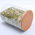 ⁦علبة اكليريك بغطاء خشبي ومنظم  لحفظ وتخزين الحبوب والبقوليات تسع حتي 2.3 لتر⁩ - الصورة ⁦3⁩