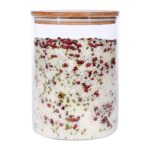 ⁦علبة اكليريك بغطاء خشبي ومنظم  لحفظ وتخزين الحبوب والبقوليات تسع حتي 2.3 لتر⁩ - الصورة ⁦5⁩