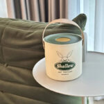 ⁦علبة مناديل شيك بيد جلد باللون البني لغرف النوم والاطفال والليفنج والمطبخ والمكتب⁩ - الصورة ⁦7⁩