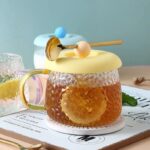 غطاء اكواب سيليكون حافظ لحرارة المشروبات بمقبض حامل للمعالق