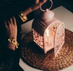 ⁦فانوس بيت ورد زجاج ومعدن بالوان مختلفة للاحتفال برمضان⁩ - الصورة ⁦2⁩