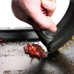 ⁦فرشة 3 في 1 لتنظيف الشوايات بأسلاك نحاسية ومقبض يد لسهولة الأستخدام⁩ - الصورة ⁦2⁩