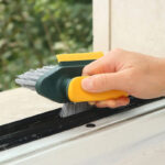 ⁦فرشة 4 في 1 لتنظيف الأرضيات والسجاد والزجاج والالوميتال بجزء ميني لسهولة الوصول للزوايا والحواف الأماكن الضيقة⁩ - الصورة ⁦2⁩