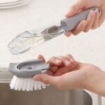 ⁦فرشة بخزان صابون وليفة مواعين لتسهيل عملية غسيل الأطباق⁩ - الصورة ⁦4⁩