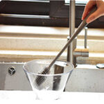 ⁦فرشة تنظيف زجاجات المياه الطويلة وببرونة الاطفال من السيليكون المرن⁩ - الصورة ⁦9⁩