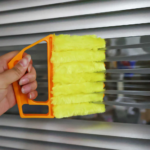 ⁦فرشة تنظيف ميني للشيش وسلك الشبابيك وريش التكييف والاركان والزوايا قابله للفك للتنظيف بيد⁩ - الصورة ⁦2⁩