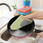 ⁦فوطة مايكروفيبر بليفة 2 في 1 لغسيل وتنشيف الصحون والبوتجاز والترابيزات والرخام⁩ - الصورة ⁦2⁩