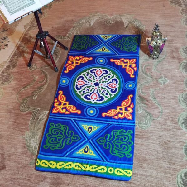 قاعدة عربي مبطنة باشكال والوان خيامية مختلفة