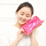 ⁦قربة مياه كهربائية لتدفئة البطن والظهر بحزام فرو ناعم باشكال مختلفة⁩ - الصورة ⁦4⁩