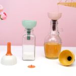 ⁦قمع مع مصفاه للزيوت والسوائل من السيليكون قابل للطي⁩ - الصورة ⁦3⁩