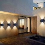 ⁦كشاف ليد حائطي وتربروف يعمل بالطاقه الشمسية ويضئ تلقائيآ في الليل 4 قطع⁩ - الصورة ⁦2⁩