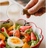 ⁦كوب زجاج يد خشب 75ملي لحليب القهوة وتقديم الصوصات والعسل علي السفرة ‏⁩ - الصورة ⁦2⁩