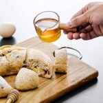 ⁦كوب زجاج يد خشب 75ملي لحليب القهوة وتقديم الصوصات والعسل علي السفرة ‏⁩ - الصورة ⁦10⁩