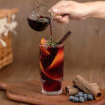 ⁦كوباية متدرجة 400 ملي زجاج شفاف مضلع لشرب و تقديم العصائر والايس كوفي والمشروبات الغازية للضيوف بشكل شيك⁩ - الصورة ⁦6⁩