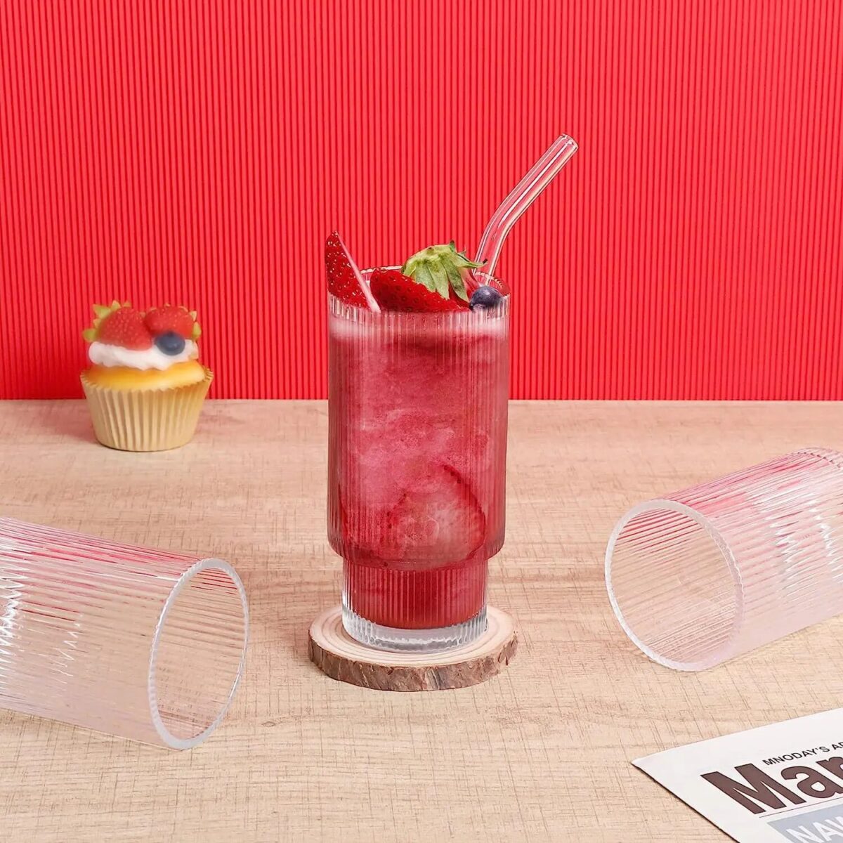 ⁦كوباية متدرجة 400 ملي زجاج شفاف مضلع لشرب و تقديم العصائر والايس كوفي والمشروبات الغازية للضيوف بشكل شيك⁩ - الصورة ⁦4⁩