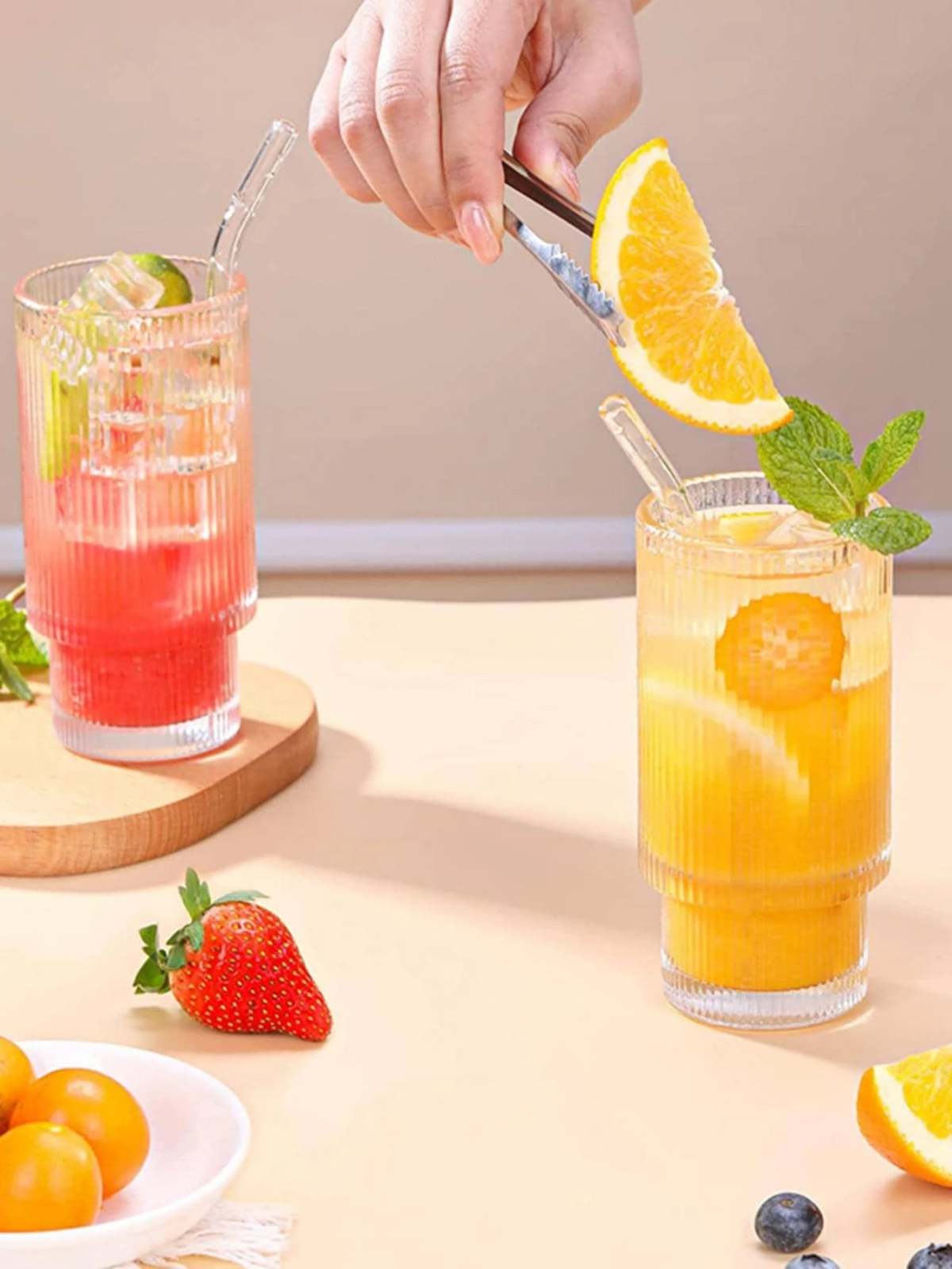 ⁦كوباية متدرجة 400 ملي زجاج شفاف مضلع لشرب و تقديم العصائر والايس كوفي والمشروبات الغازية للضيوف بشكل شيك⁩ - الصورة ⁦10⁩